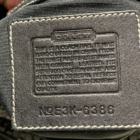 COACH SLIM SIGNATURE CROSSBODY No. E3K-6386 BLACK & GRAY LEATHER DETAILING EUC - Picture 4 of 14